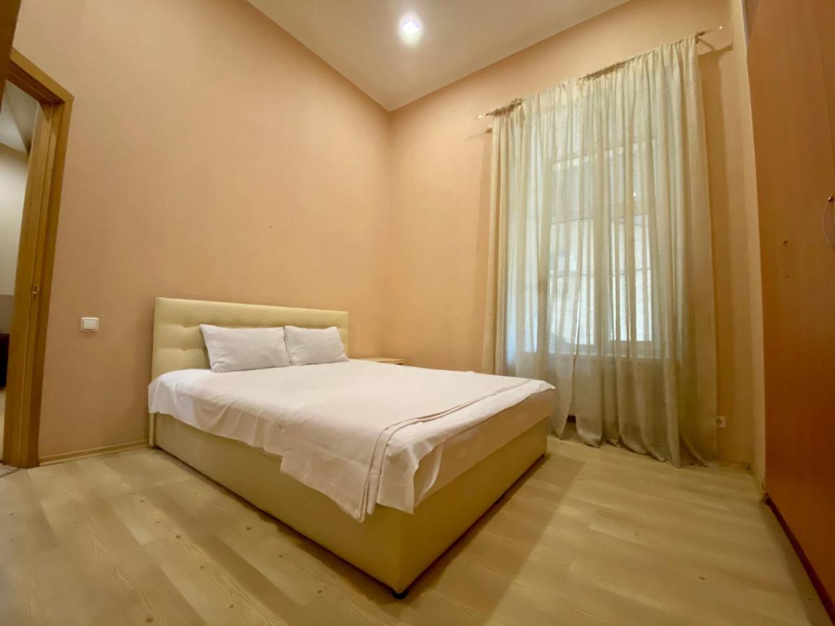 Central Apartments Одесса Экстерьер фото