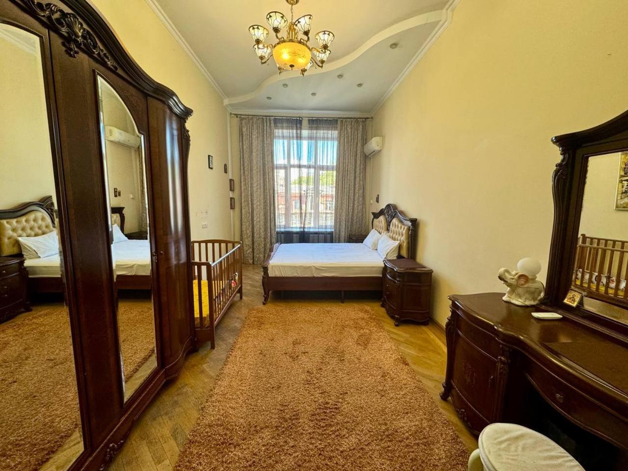 Central Apartments Одесса Экстерьер фото